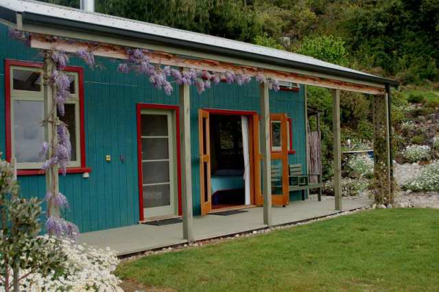 Hairy Hobbit Eco Cottage