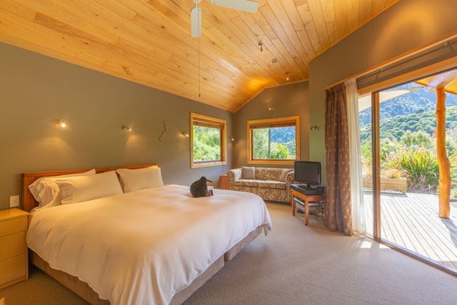 The Resurgence Luxury Eco Lodge - Bush Chalet interior