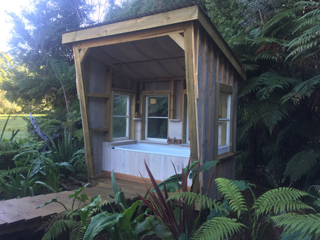 Te Pahika Guards Van/Train Carriage - outdoor bath