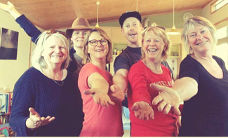 Art Break Waihi - Group of guests (Heather 2nd to left, Naomi far right