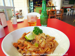 Pad Thai & a beer at Bamboo Jacks